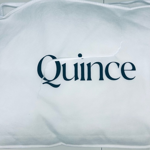NWOT QUINCE Premium Down Alternative Pillow Medium/Firm Standard 4029 - Picture 7 of 11